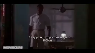 Шварценеггер жмет руку "Хищник"