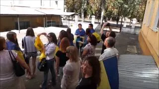 Митинг в Артёмовске и Гимн под больницей для раненых военных 30.08.14