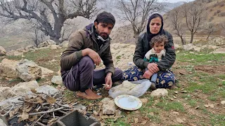 Nomadic life: After a day's work, Mersad buys food for her family and pays her debt with her salary.