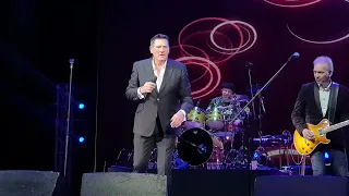 TONY HADLEY - "ROUND AND ROUND" (LIVE AT THE NEWPORT PERFORMING ARTS THEATER)