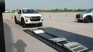 Isuzu D-Max 2020 diff lock test at Thailand