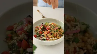 Easy Brown Rice Mediterranean Salad Jars (Meal Prep Sunday) #plantbasedrecipes