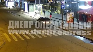 В Днепре компания мужчин устроила драку в центре города.