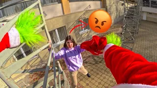 The Grinch is the thief of Christmas Part 2 Escaping Santa Claus and Girl (Christmas Parkour Pov) ​⁠