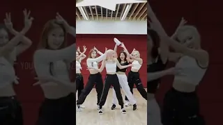Hwang Yeji the Cinderella | Yeji loses shoe while dancing | ITZY Icy dance practice