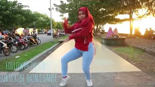 Lagi syantik dance in public, selamat menikmati,, jangan lupa subscribe😀😀