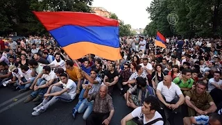 Протесты в Ереване превратились в сидячую забастовку (новости)