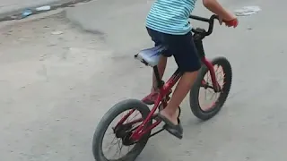 El mejor niño levantando bicicletas 2023