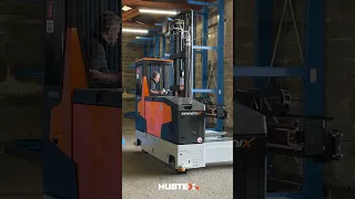 Multidirectional sideloader changes small aisles without stopping | #hubtex