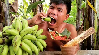 Eating Banana Green with spicy chili & lemon | Boy Tapang🍌🥵🌶️