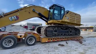 Cat 374 excavator “loading and unloading” Heavy Hauling