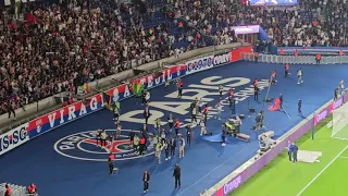 Zaïre-Emery chante avec les ultras du PSG ❤️💙