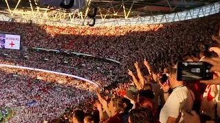 Na Na Na na na !!! 🏴󠁧󠁢󠁥󠁮󠁧󠁿 Wembley 🏴󠁧󠁢󠁥󠁮󠁧󠁿 sings freed from desire after England win The Euros !!