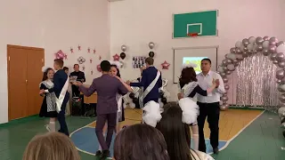 Прощальный вальс от выпускников 💃🏻