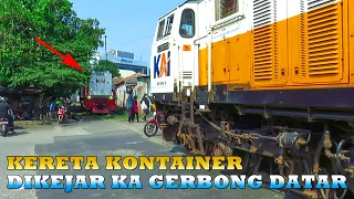 Kejadian Super Langka..!! Dua Kereta Kontainer Kejar Kejaran Di Satu jalur Sempit Tanjung Priuk