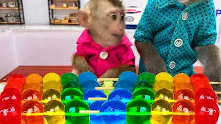 Monkey Baby Bim Bim eats rainbow jelly with puppies and bathes with ducklings in the bathroom