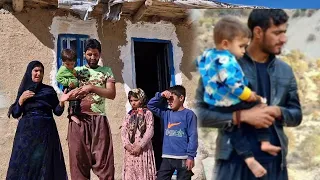 Saleh's wife's mother's help to Fatimah, Reza and Abbas in the mountain hut