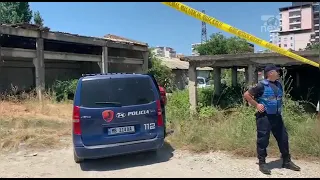 Top News - Qarkullonin me armë/ Arrestohen dy të rinjtë nga Vlora, ja çfarë gjeti policia