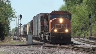 A Couple SD75I Leaders on the CN