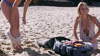 Девушки туристы показали себя на пляже и местные захотели забрать их органы / ТУРИСТАС треш обзор
