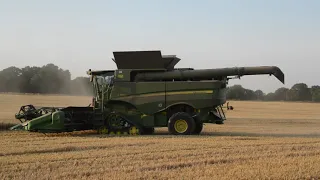 Harvest 2021 - John Deere S780i Cutting Very Dusty Barley into the Evening