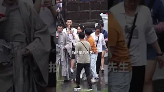 Yang Zi bts clip when filming the golden hairpin