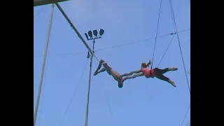 Trapeze Split Catch