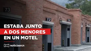 Joven de 27 años fue descubierto al interior de un motel con dos menores de edad