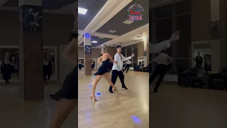 Когда столкнулась с другой бальницей на паркете🔥 #ballroomdance #ballroomdancevideos #бальныетанцы