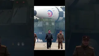 Почему на северокорейских ракетовозах ракеты без пусковых контейнеров?  #shorts