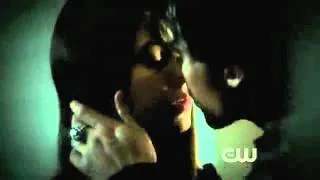 Damon and Elena kiss - 3x10 - sa prevodom :)