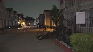Suspect crashes stolen car into apartment gate, gets out and stabs man several times: Houston police