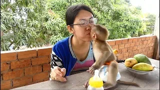 Awesome Mom Give Dodo Two Kisses, Dodo Super Cute After A Bath