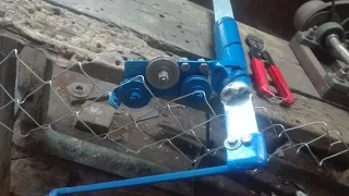 Auto alignment chain link fence machine