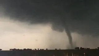 Violent storms sweep across Texas, Oklahoma