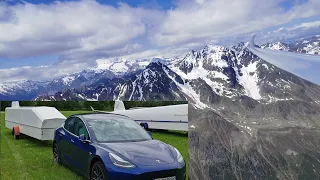 Segelfliegen in den Alpen - Tesla M3 mit Anhänger, Alps Soaring - Tesla M3 Trailer