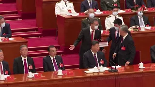 Cina, un nuovo video sull'espulsione di Hu Jintao dal Congresso: cresce il mistero