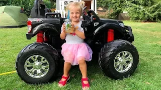 Little Girl Elis camping with brother Thomas - Ride On Power Wheels Fun