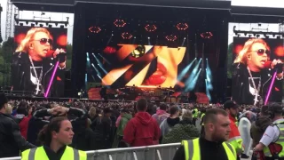 Guns N' Roses - Intro (Looney Tunes, The Equalizer, It's So Easy) Slane 2017