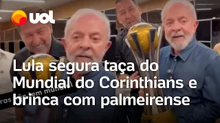 Lula segura taça de Mundial do Corinthians e brinca com palmeirense: ‘Cheira’