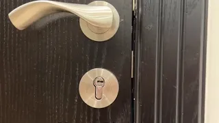 كسر قفل الباب اذا الطفل قفل على نفسه