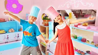 Barbie Bakery Restaurant Boxfort Kitchen toys Challenge