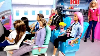 Viaje en Avion con Bebe Goldie y Titi - Aventuras con Muñecas