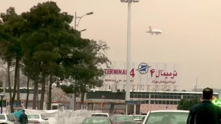 Passagierflugzeug mit 66 Insassen im Iran abgestürzt