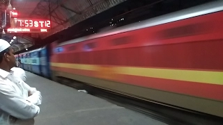 15 Express Trains in Full Aggression at Night in Kurla.. Indian Railways
