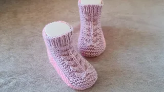 They knit themselves / Booties socks on two spokes without a seam / 6-9 months