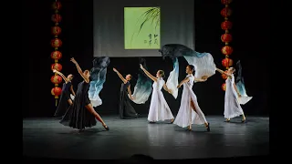 2022 Yin yang – Fan dance, Upwards to the Moon – 左手指月