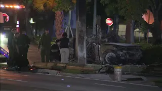 1 killed after car crashes into pole