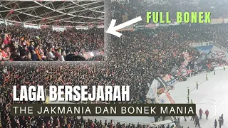 Momen Bersejarah The Jakmania dan Bonek Satu Tribun Nyanyi Bareng