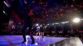 Rihanna - Umbrella (Live) at The World Music Awards -22-11-2007- (HDTV 720p)